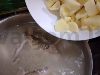 Skani žirnių sriuba su rūkytomis sparnelėmis Žingsnis 4