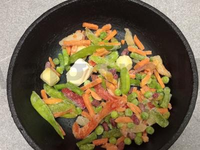 Vištienos krūtinėlė su daržovėmis ir kuskuso garnyru Žingsnis 2