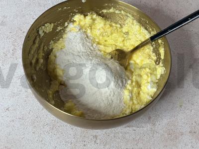 Saldus varškės blynas su braškėmis ir šokoladu Žingsnis 2