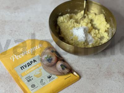 Saldus varškės blynas su braškėmis ir šokoladu Žingsnis 3