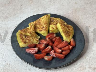 Saldus varškės blynas su braškėmis ir šokoladu Žingsnis 6