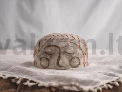 Ruginė duona ant rauginto pagrindine nuotrauka