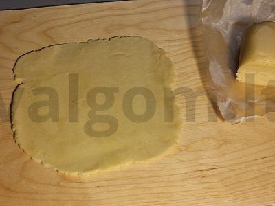 Namų smėlinis pyragas su rikota, obuoliais ir medumi Žingsnis 1