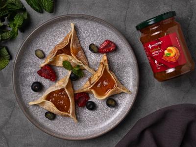 Blynai-valtis su uogiene pagrindine nuotrauka