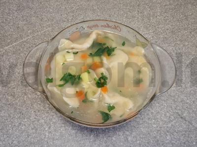 Sriuba su koldūnais iš triušienos faršo pagrindine nuotrauka