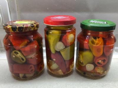 Marinuoti aštrūs pipirai pagrindine nuotrauka