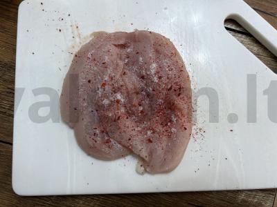 Vištienos filė, kepta su paprikomis ir kreminiu sūriu Žingsnis 2