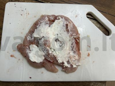 Vištienos filė, kepta su paprikomis ir kreminiu sūriu Žingsnis 4