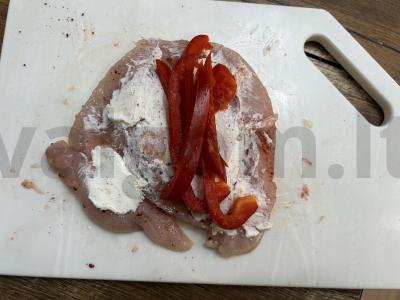 Vištienos filė, kepta su paprikomis ir kreminiu sūriu Žingsnis 5