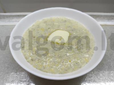 Pieninė košė iš kukurūzų ir miežių kruopų pagrindine nuotrauka