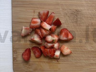 Jogurtas su migdolais ir uogomis Žingsnis 2