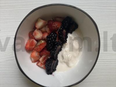 Jogurtas su migdolais ir uogomis Žingsnis 5