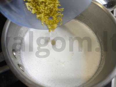 Pieninė perlinių kruopų košė su manų miltais Žingsnis 2