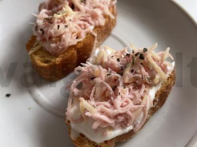 Brusketa su virtine dešra pagrindine nuotrauka