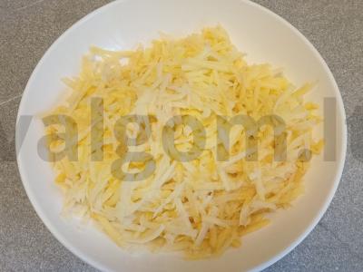 Bulviniai blynai su voveraitėmis ir žaliu svogūnu Žingsnis 1