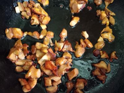 Bulviniai blynai su voveraitėmis ir žaliu svogūnu Žingsnis 3