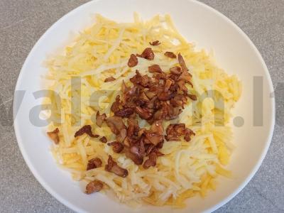 Bulviniai blynai su voveraitėmis ir žaliu svogūnu Žingsnis 4