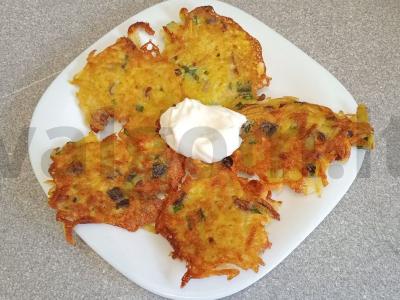 Bulviniai blynai su voveraitėmis ir žaliu svogūnu pagrindine nuotrauka