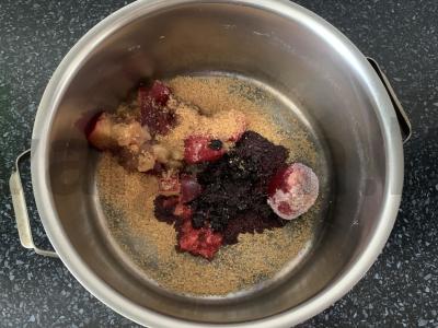 Mėlynių, aviečių, braškių ir slyvų kisielius Žingsnis 2