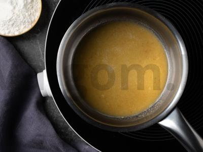 Vištienos šlaunelės su alyvuogėmis ir kaparėliais Žingsnis 3