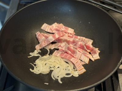 Makaronai su lydytu sūriu ir bekonu Žingsnis 1