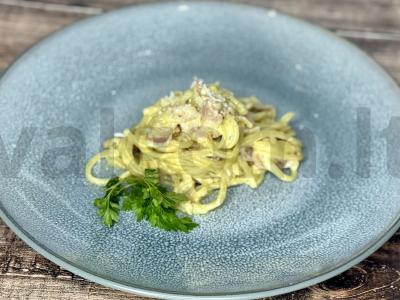 Makaronai su lydytu sūriu ir bekonu pagrindine nuotrauka