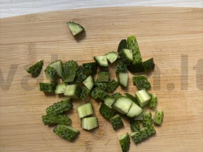 Salotas su alyvuogėmis, krevetėmis ir sūriu Žingsnis 3