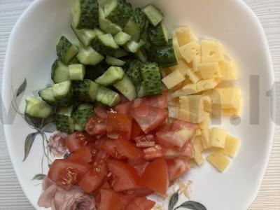 Salotas su alyvuogėmis, krevetėmis ir sūriu Žingsnis 5