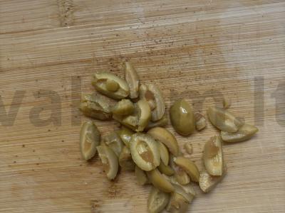 Salotas su alyvuogėmis, krevetėmis ir sūriu Žingsnis 6