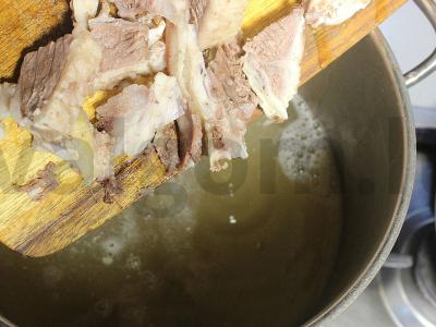 Jautienos sriuba su pupelėmis ir grybais Žingsnis 4