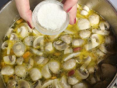 Jautienos sriuba su pupelėmis ir grybais Žingsnis 13