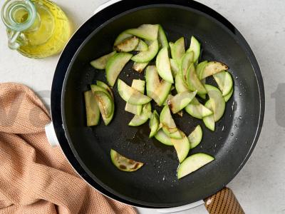 Makaronai su cukinijomis grietinėlės padaže Žingsnis 2