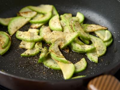 Makaronai su cukinijomis grietinėlės padaže Žingsnis 3