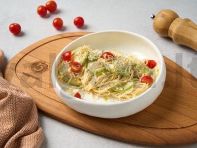 Makaronai su cukinijomis grietinėlės padaže pagrindine nuotrauka