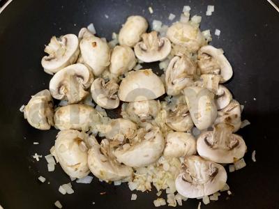 Šampinjonai grietinėlėje su mocarela sūriu Žingsnis 2