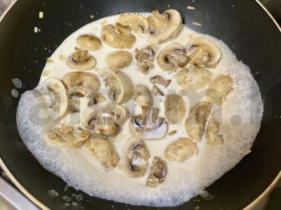 Šampinjonai grietinėlėje su mocarela sūriu Žingsnis 3