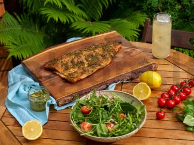 Žuvis ant grotelių pagrindine nuotrauka