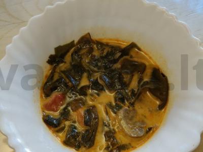 Tom Yum su jūros dumbliais ir grybais pagrindine nuotrauka