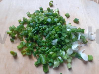 Makaronai su faršu, žaliu svogūnu ir prieskoniais Žingsnis 2