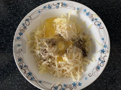 Kalakutienos kotletai po bulvių-sūrio apklotu Žingsnis 3