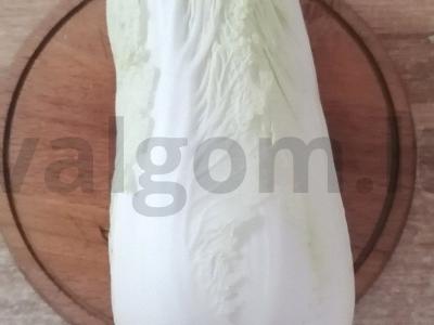 Salotos su Pekino kopūstu ir žirniais Žingsnis 1