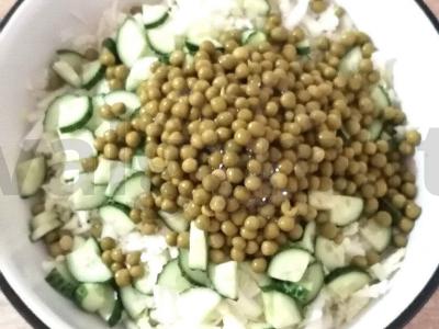 Salotos su Pekino kopūstu ir žirniais Žingsnis 4