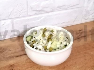 Salotos su Pekino kopūstu ir žirniais Žingsnis 6