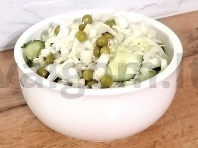 Salotos su Pekino kopūstu ir žirniais pagrindine nuotrauka