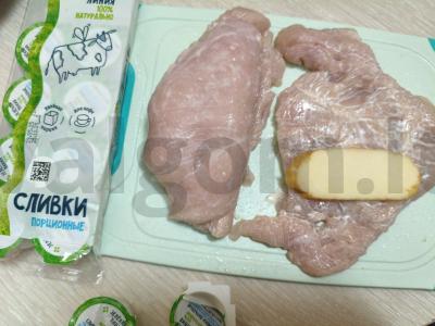 Vištienos ritinėliai grietinėje su sūrio įdaru Žingsnis 3