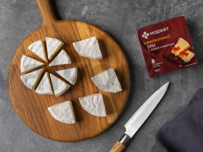 Lėkštė su sūriu, dešromis, krekeriais ir alyvuogėmis Žingsnis 1