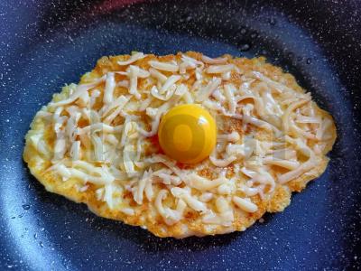 Varškės-sūrio blynai „A-la tingus khachapuri“ keptuvėje Žingsnis 6