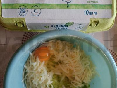 Auksinės cukinijų blynai su sūriu Žingsnis 4