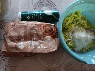 Auksinės cukinijų blynai su sūriu Žingsnis 5