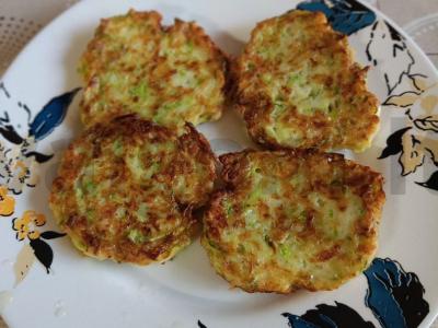 Auksinės cukinijų blynai su sūriu pagrindine nuotrauka